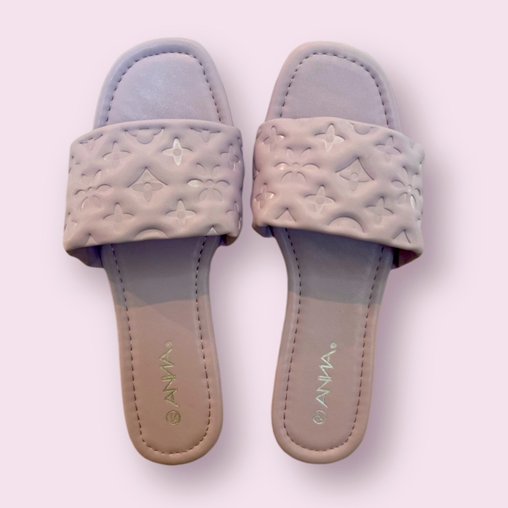 Lavender Clover Embossed Flat Sandals